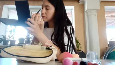 Mia online show from 06.05.26