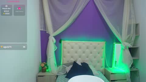 Snapshot of ingrid_casas chatting on 12.15.24 Ingrid petite online show from 12.15.24