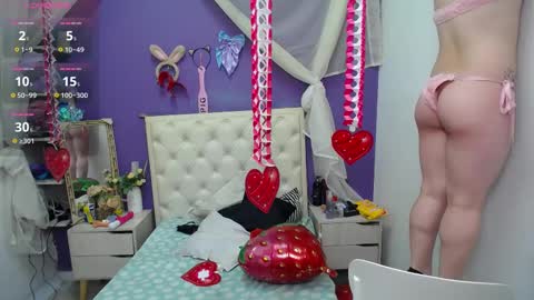 Snapshot of ingrid_casas chatting on 02.14.25 Ingrid petite online show from 02.14.25