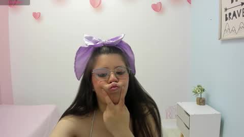 Snapshot of ingrid_casas chatting on 10.09.25 Ingrid petite online show from 10.09.25