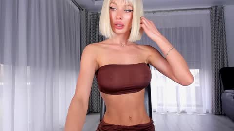 Snapshot of ingridblondy94 chatting on 01.31.25 Ingrid online show from 01.31.25