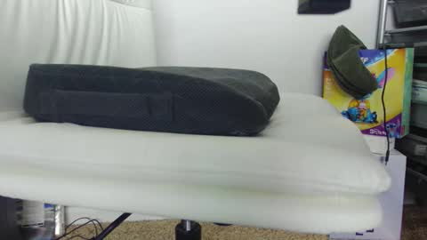 Hanging Out online show from 01.08.26