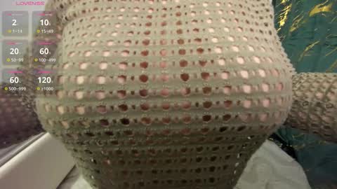 Snapshot of innocent_angell chatting on 12.04.25 Eva online show from 12.04.25