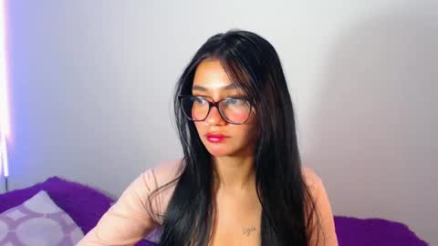 Abril online show from 01.28.25