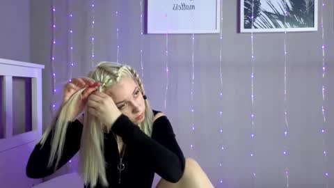 Snapshot of innocent_girll chatting on 01.15.26 Kate online show from 01.15.26