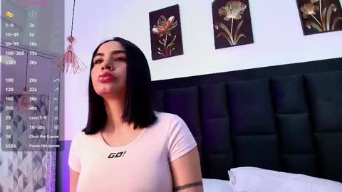 Snapshot of innocentlady_ chatting on 02.25.25 SELENA online show from 02.25.25