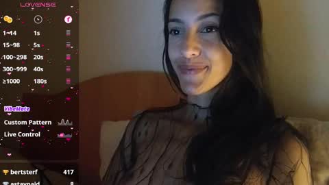 Laroa online show from 01.11.25