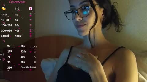 Laroa online show from 01.20.25