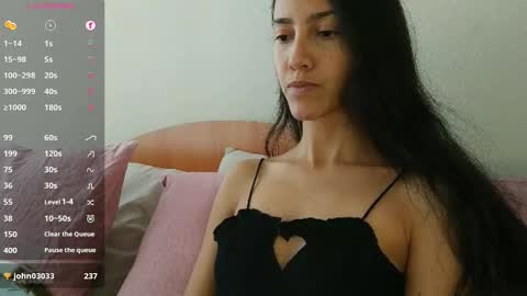 Laroa online show from 10.07.25