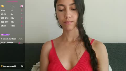 Laroa online show from 10.29.25