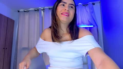 Snapshot of innoocentluna chatting on 11.02.25 Innoocent Luna online show from 11.02.25