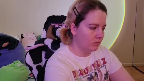 Snapshot of internetfairy_xo chatting on 12.14.24 Faye online show from 12.14.24