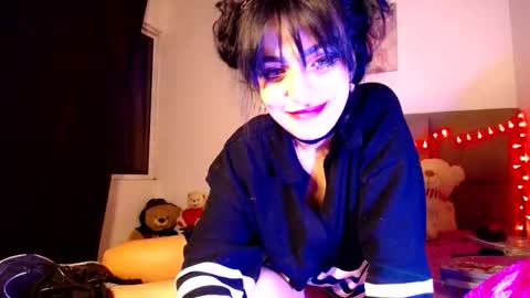 Little Gretchen online show from 01.13.25