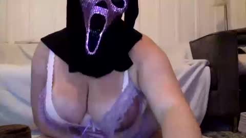 Snapshot of intowhatnow chatting on 10.19.25 intowhatnow online show from 10.19.25