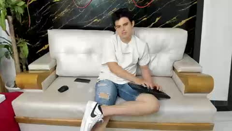 Snapshot of invincible200 chatting on 09.10.25 invincible200 online show from 09.10.25