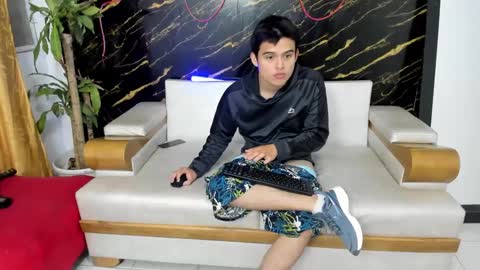 Snapshot of invincible200 chatting on 09.11.25 invincible200 online show from 09.11.25