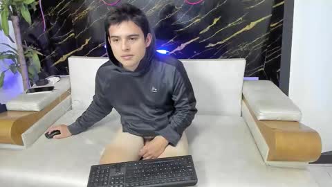 Snapshot of invincible200 chatting on 09.15.25 invincible200 online show from 09.15.25