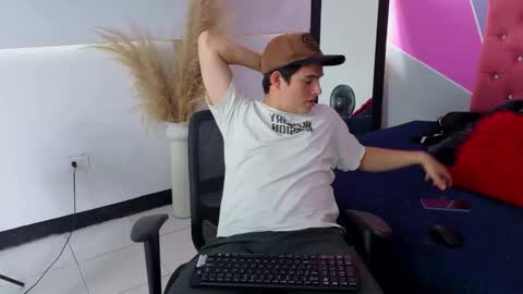 Snapshot of invincible200 chatting on 09.29.25 invincible200 online show from 09.29.25