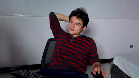 Snapshot of invincible200 chatting on 10.12.25 invincible200 online show from 10.12.25