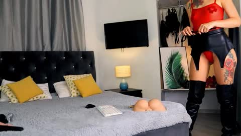 Snapshot of inviting_tina chatting on 10.01.25 inviting_tina online show from 10.01.25