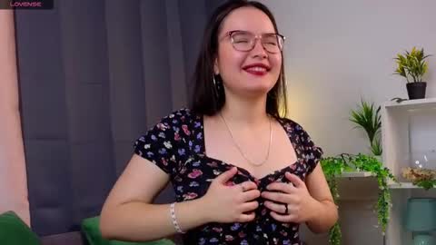 Mia online show from 09.18.25