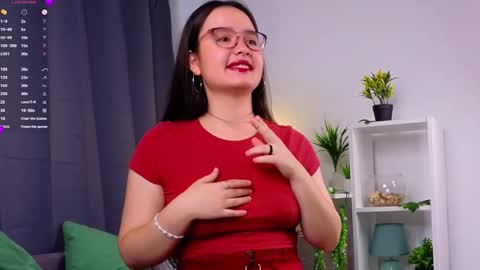 Mia online show from 09.21.25