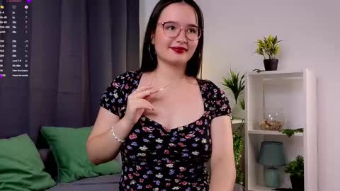 Mia online show from 09.23.25