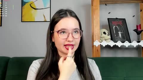 Mia online show from 10.28.25