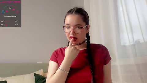 Mia online show from 10.31.25