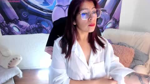 Snapshot of irene_casas chatting on 10.19.25 Irene Casas online show from 10.19.25