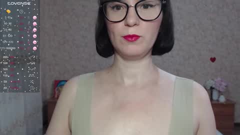 Snapshot of irenlarasani chatting on 09.17.25 IrenLarasani online show from 09.17.25