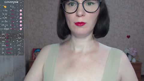 Snapshot of irenlarasani chatting on 10.26.25 IrenLarasani online show from 10.26.25