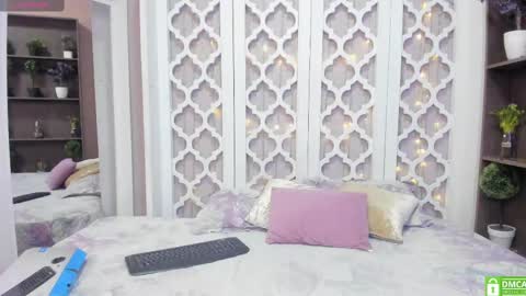 Iris Rosse online show from 01.18.25