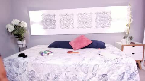 Iris Rosse online show from 03.05.25