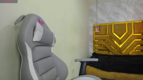 Snapshot of iris_77 chatting on 10.12.25 iris_77 online show from 10.12.25