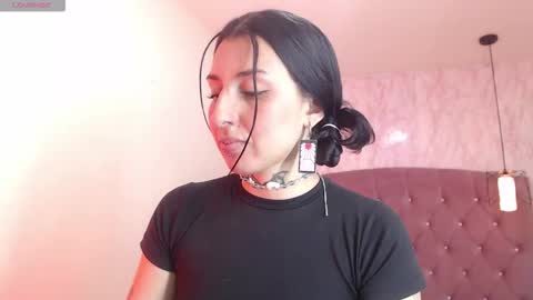 Snapshot of iris_77 chatting on 10.23.25 iris_77 online show from 10.23.25