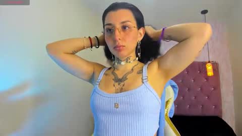 Snapshot of iris_77 chatting on 10.25.25 iris_77 online show from 10.25.25