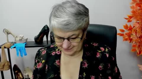 Snapshot of iris_xdesire chatting on 12.04.24 I R I S online show from 12.04.24