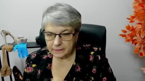 Snapshot of iris_xdesire chatting on 12.04.24 I R I S online show from 12.04.24