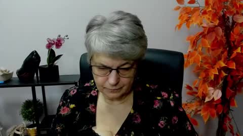 Snapshot of iris_xdesire chatting on 12.05.24 I R I S online show from 12.05.24