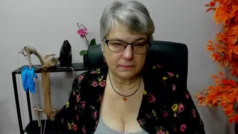 Snapshot of iris_xdesire chatting on 12.10.24 I R I S online show from 12.10.24