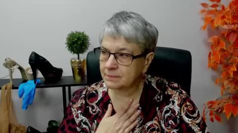 Snapshot of iris_xdesire chatting on 12.19.24 I R I S online show from 12.19.24