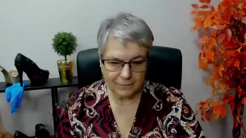 Snapshot of iris_xdesire chatting on 12.19.24 I R I S online show from 12.19.24
