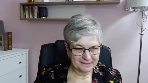 Snapshot of iris_xdesire chatting on 12.23.24 I R I S online show from 12.23.24