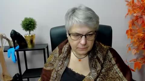 Snapshot of iris_xdesire chatting on 12.31.24 I R I S online show from 12.31.24