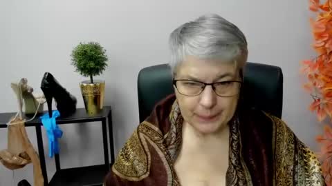 Snapshot of iris_xdesire chatting on 01.02.25 I R I S online show from 01.02.25