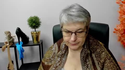 Snapshot of iris_xdesire chatting on 01.02.25 I R I S online show from 01.02.25