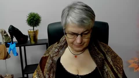 Snapshot of iris_xdesire chatting on 01.03.25 I R I S online show from 01.03.25