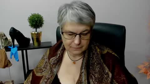 Snapshot of iris_xdesire chatting on 01.03.25 I R I S online show from 01.03.25