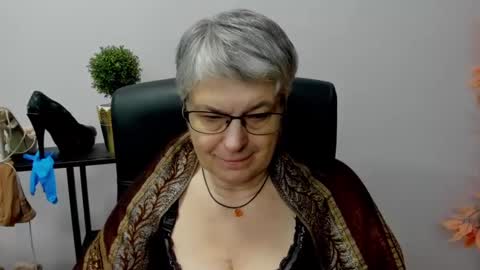 Snapshot of iris_xdesire chatting on 01.03.25 I R I S online show from 01.03.25